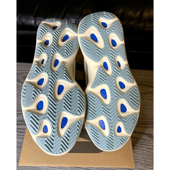 Adidas Yeezy 700 V3 AZAEL - Picture 9 of 9